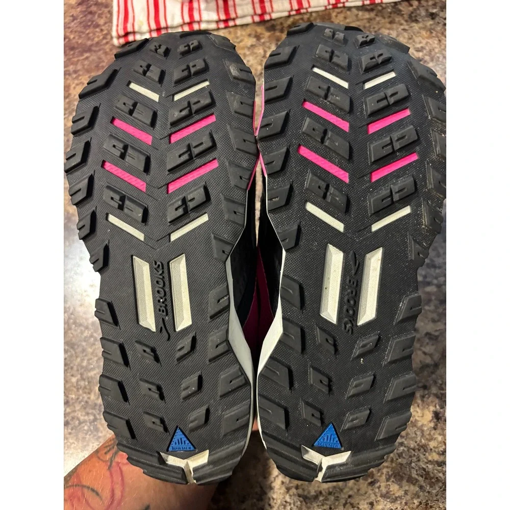 Brooks Divide 2 Womens Trail Running Shoes Black Pink Gray 1203421B069 Size 8.5